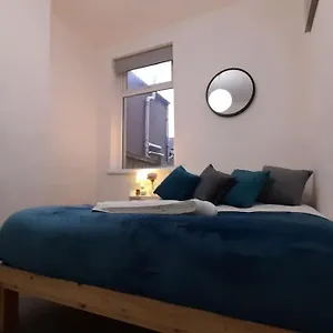 Apartment Spacious 4 Bedroom, Free Netflix, Central Location, Cardiff