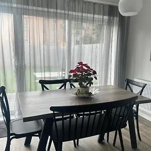 Holiday home The Red House Modern Stylish From Walking Distance To Bay And Centre With Parking, Cardiff